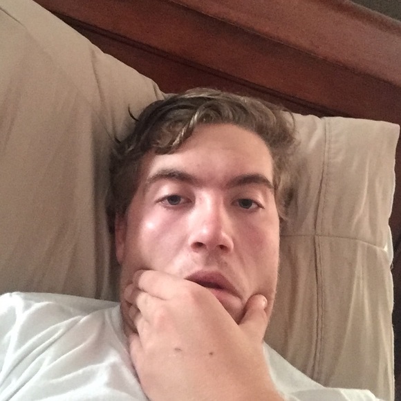 Profile Picture of Evan Walker (@evanwalk1) on Poshmark