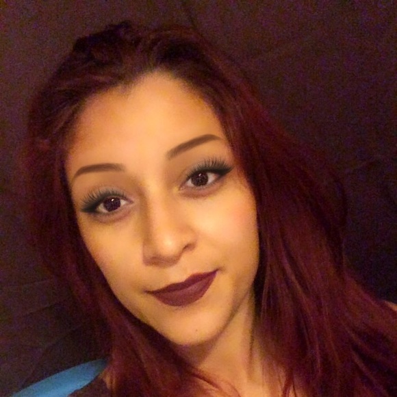 Profile Picture of Hazel Gonzalez (@hazel2512) on Poshmark