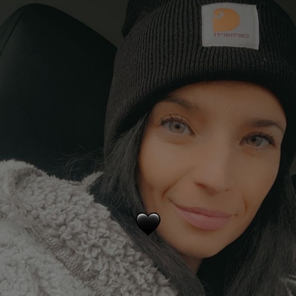 Profile Picture of Mariah Compston (@mariahjordanc6) on Poshmark