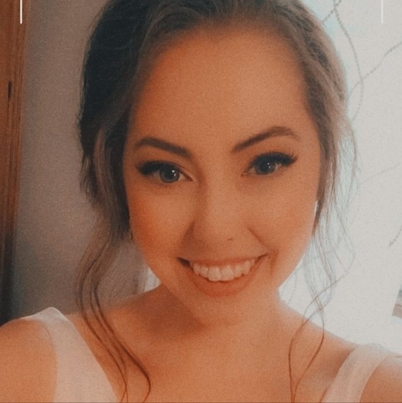 Profile Picture of Samantha Condon (@sfinnster2) on Poshmark