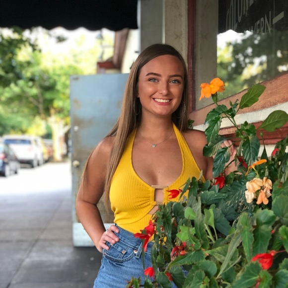 Profile Picture of Morgan Stuart (@momo_stu) on Poshmark