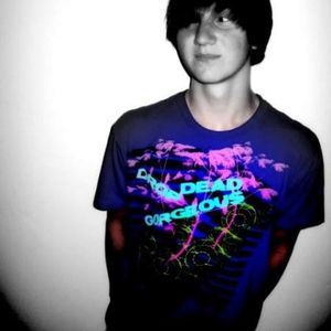 Profile Picture of Miles Ward (@pilesofsmilesmadebymiles) on Myspace