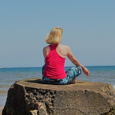 Profile Picture of Claire McIlroyon Twitter