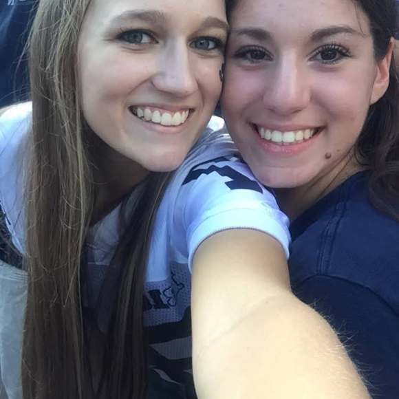 Profile Picture of Kelsy Lysek (@kelsy_lysek) on Poshmark