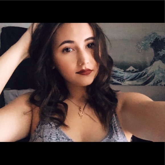 Profile Picture of Rachel Sigrist (@raych3i) on Poshmark