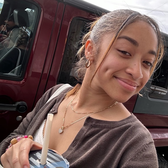 Profile Picture of Nyomi Capetillo (@capetillonyomi) on Poshmark