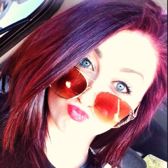 Profile Picture of Jade Cox (@jadeevan) on Poshmark