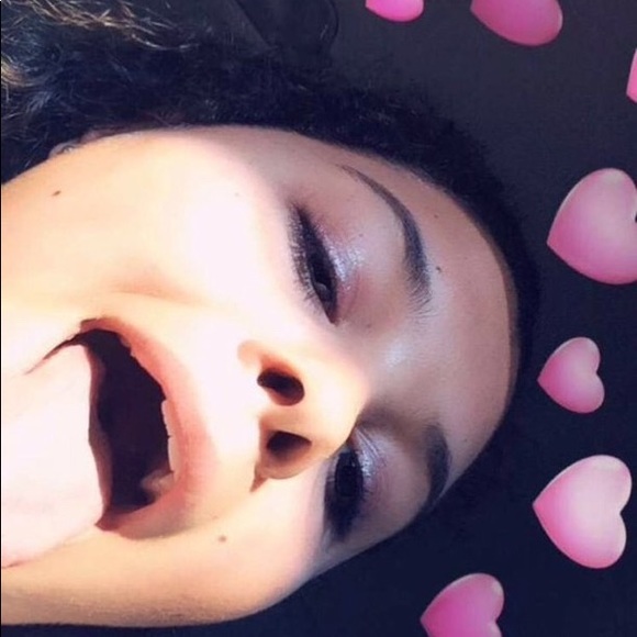 Profile Picture of Olivia Chardon (@oliviachardon) on Poshmark