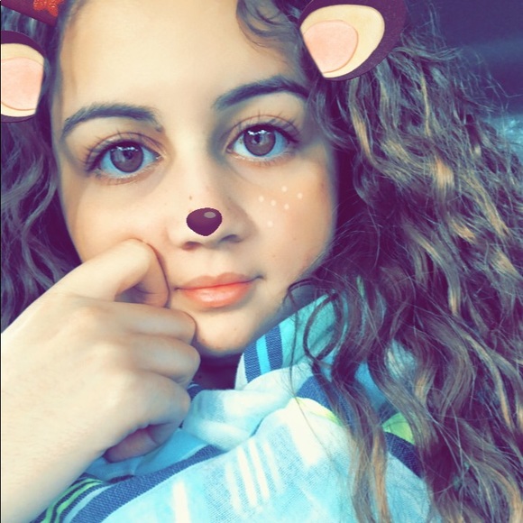 Profile Picture of Ariely Pichardo (@ariely101) on Poshmark