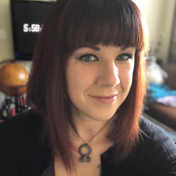 Profile Picture of Crystal Cerezo (@crystalcerezo) on Poshmark