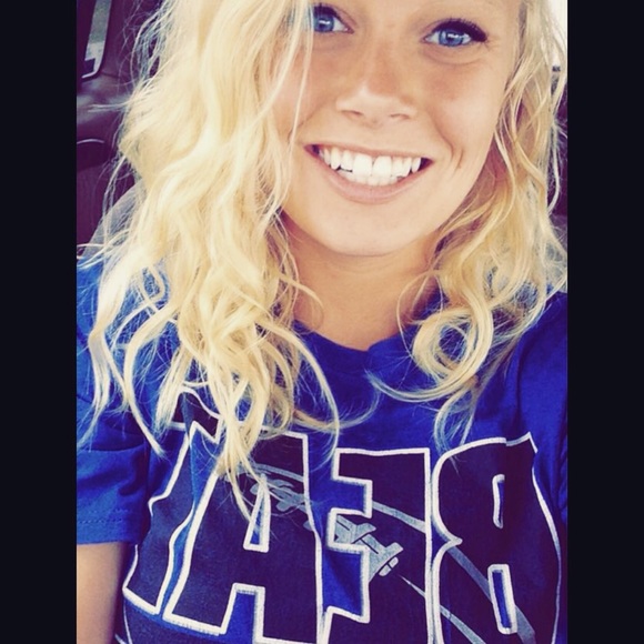Profile Picture of Dallas Hellmann (@dallashellmann) on Poshmark