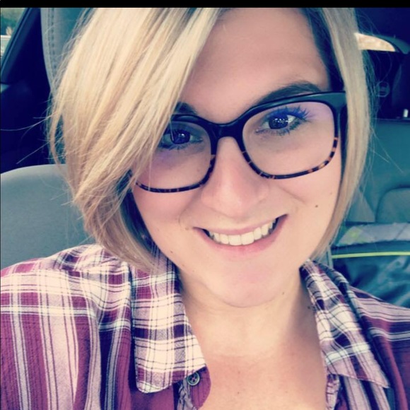 Profile Picture of Shauna Olson (@olsonshauna) on Poshmark