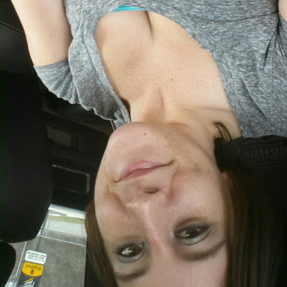 Profile Picture of Azzlea Beeson (@azzbee91) on Poshmark