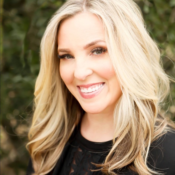 Profile Picture of Heather Gwinup (@heathergwinup) on Poshmark