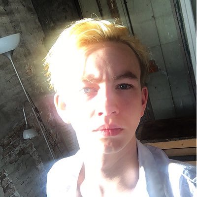 Profile Picture of David (@DaveDemian) on Twitter