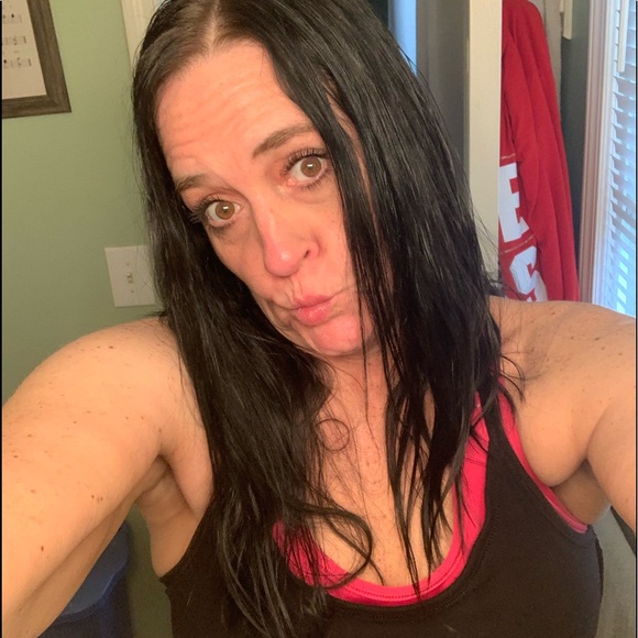 Profile Picture of Brenda Raeburn (@raeburnbrenda) on Poshmark