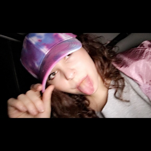 Aleah Ceplecha - Poshmark Profile Picture of Aleah Ceplecha (@ajle3) on Poshmark