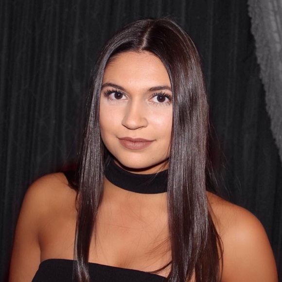 Profile Picture of Madison Stoneman (@madistoneman) on Poshmark