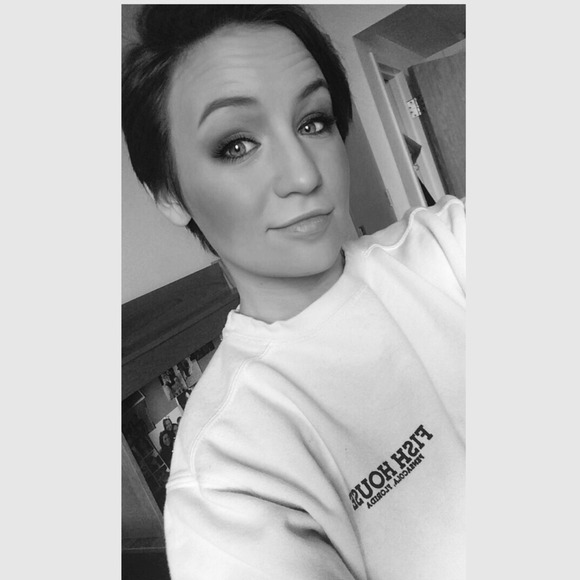 Profile Picture of Lydia Jaroch (@lydiapaige21) on Poshmark