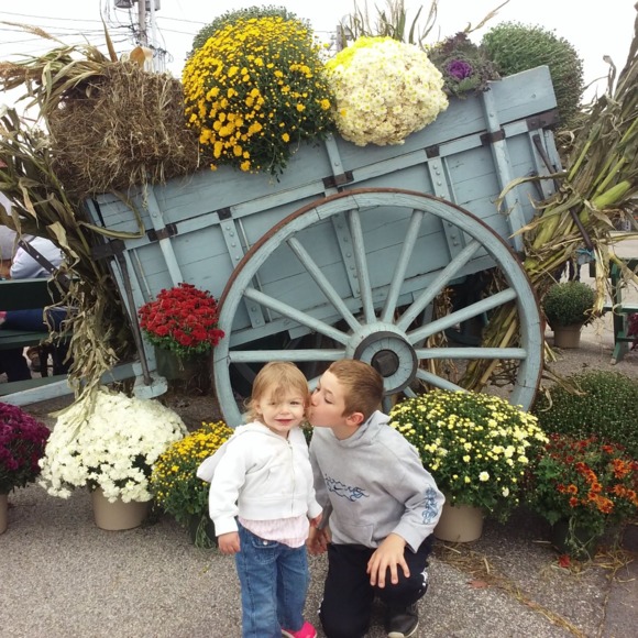 Profile Picture of Samantha Currier (@scmsayshello) on Poshmark