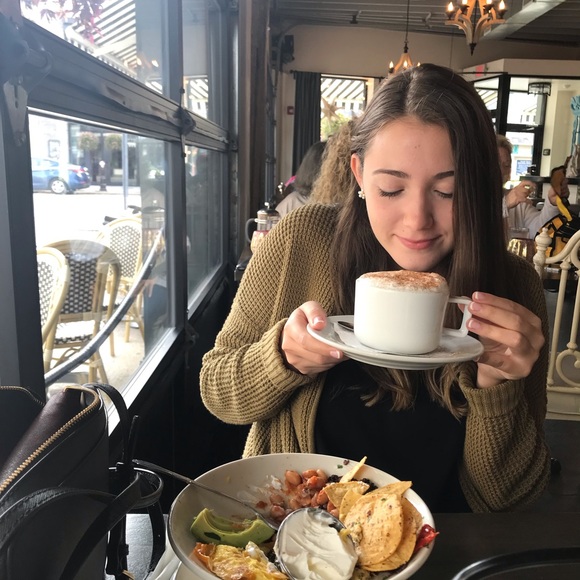 Profile Picture of Kristen Freriks (@kristen214ef) on Poshmark