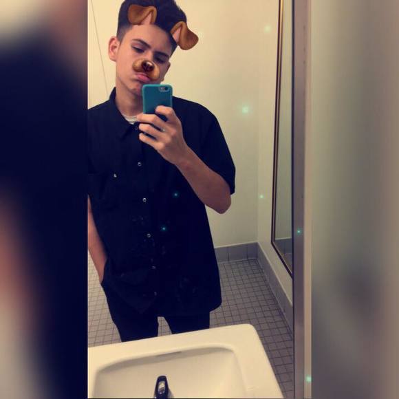 Profile Picture of Michael Fernandez (@michale504) on Poshmark