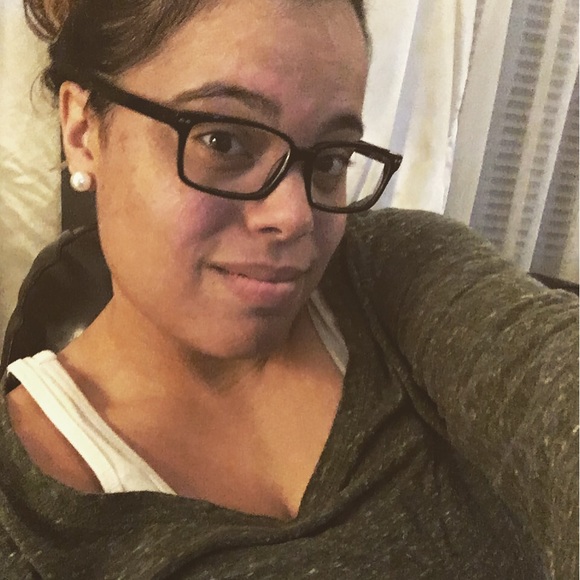 Profile Picture of Virginia Alvarez (@ginnie425) on Poshmark