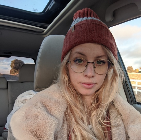 Profile Picture of Seisha Graf (@batbabes) on Poshmark