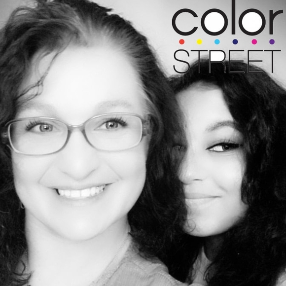 Profile Picture of Brandy Baldwin (@brandybaldwin) on Poshmark