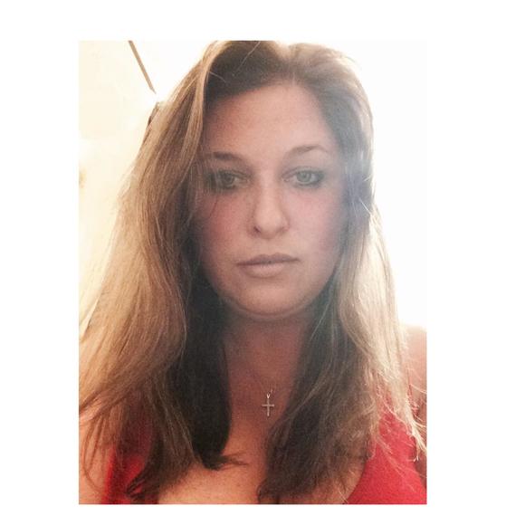 Profile Picture of Tara Holland-knevals (@taraknevals) on Poshmark