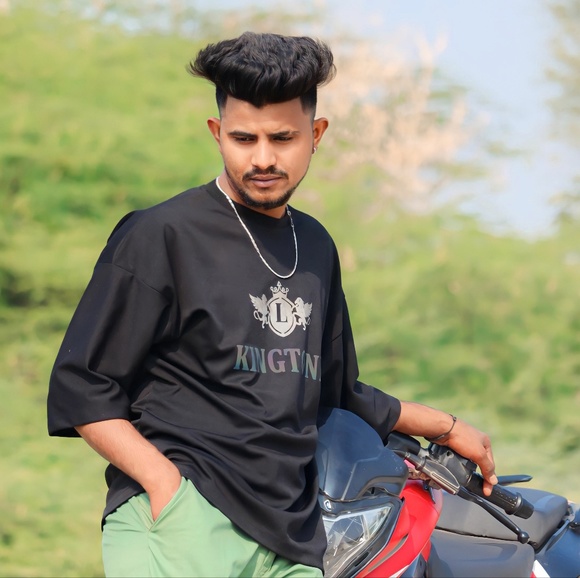 Profile Picture of Mahesh Mahesh (@mmahesh97020) on Poshmark