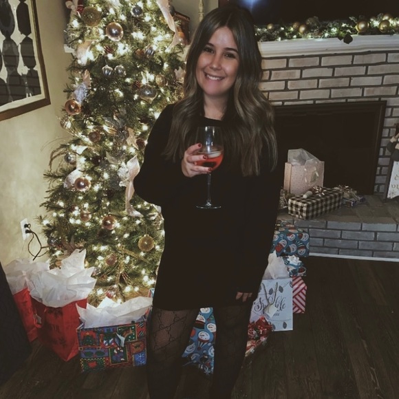 Profile Picture of Julia Hebert (@juliahebert563) on Poshmark