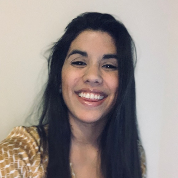 Profile Picture of Carolina Muniz (@cnicole563) on Poshmark