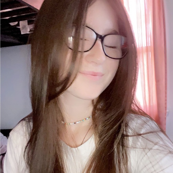 Profile Picture of Abigail Hirsch (@abbiekeyss) on Poshmark