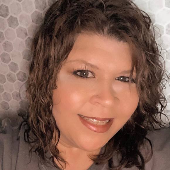 Profile Picture of Donnalynn Carter (@donnalynncarter) on Poshmark