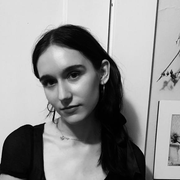 Profile Picture of Ivy Knight (@ivy666) on Poshmark