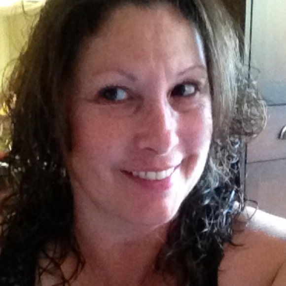 Christine Galeotti - Poshmark Profile Picture of Christine Galeotti (@chrissgal) on Poshmark