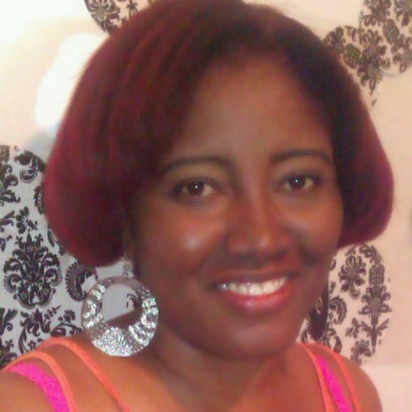 Profile Picture of Sophia Simms (@simmssophia) on Poshmark