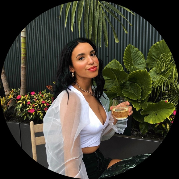 Profile Picture of Seneca Freckmann (@senecamoon) on Poshmark