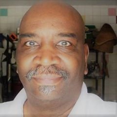 Profile Picture of Robert Burrell (@robetb1) on Twitter