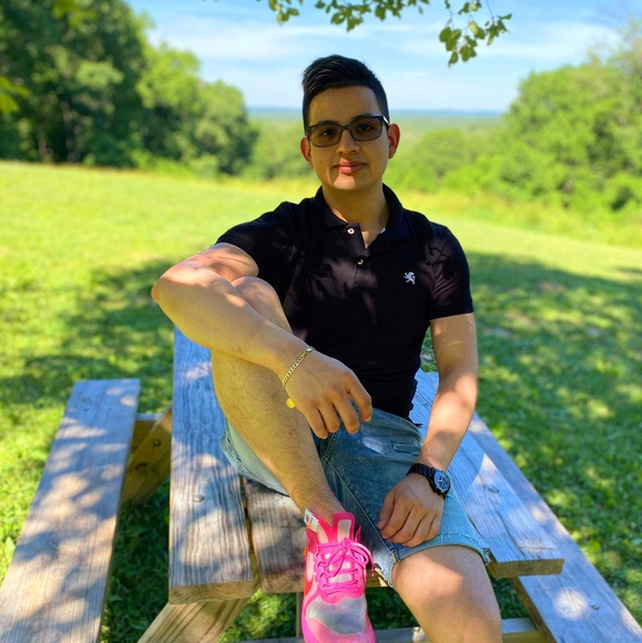 Profile Picture of Kenrry Gaarcia (@kenrry) on Poshmark