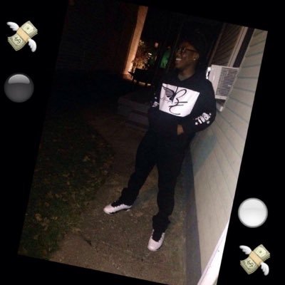 Profile Picture of Christopher Strawder (@TakingYoMain2) on Twitter