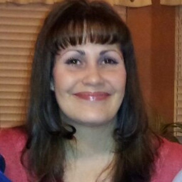 Profile Picture of Lori Boxum (@laboxum2177) on Poshmark