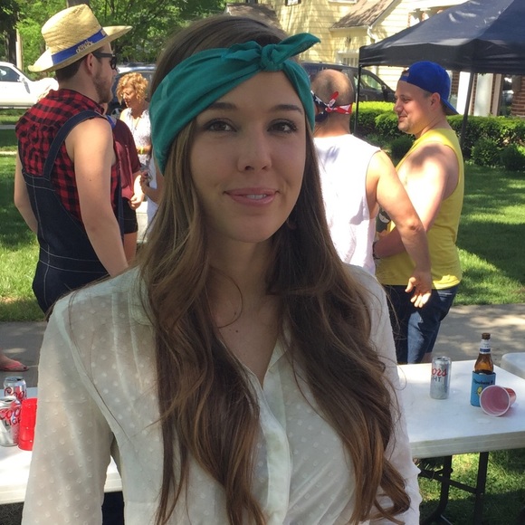 Profile Picture of Nichelle Gaeddert (@nichellegae93) on Poshmark