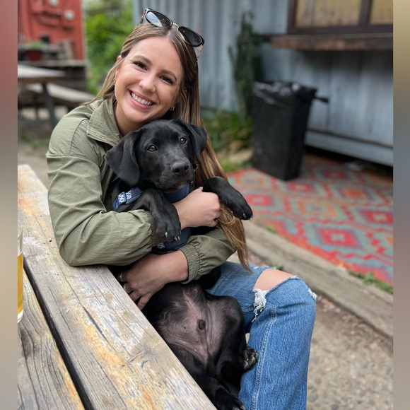 Profile Picture of Jaclyn Schaumburger (@jaclynschaum) on Poshmark