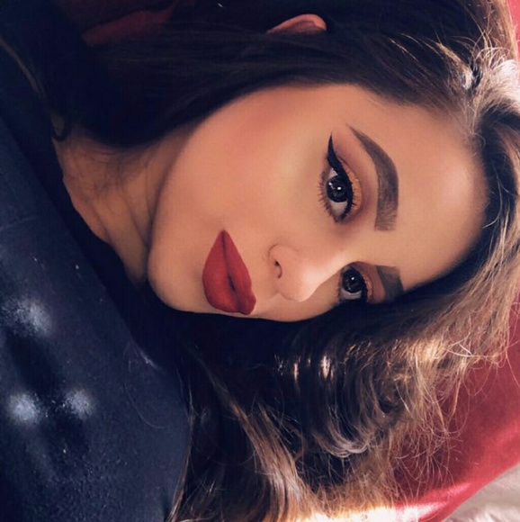 Profile Picture of Evette Chavez (@evettechavez) on Poshmark