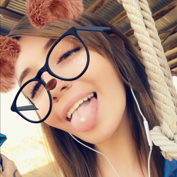 Profile Picture of Allyssa Rachels (@allyssa_) on Poshmark