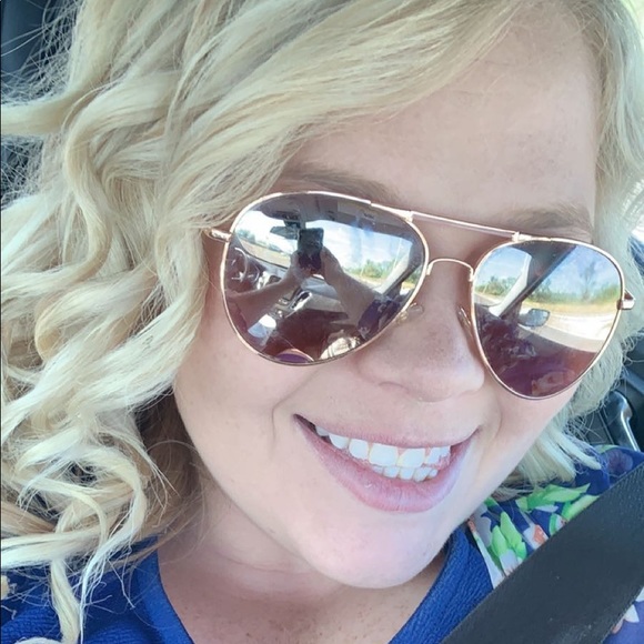 Profile Picture of Kim Daniels (@kimdaniels4995) on Poshmark