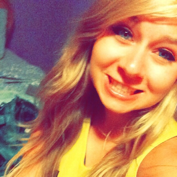 Profile Picture of Shannon Cronmiller (@smcronmiller) on Poshmark