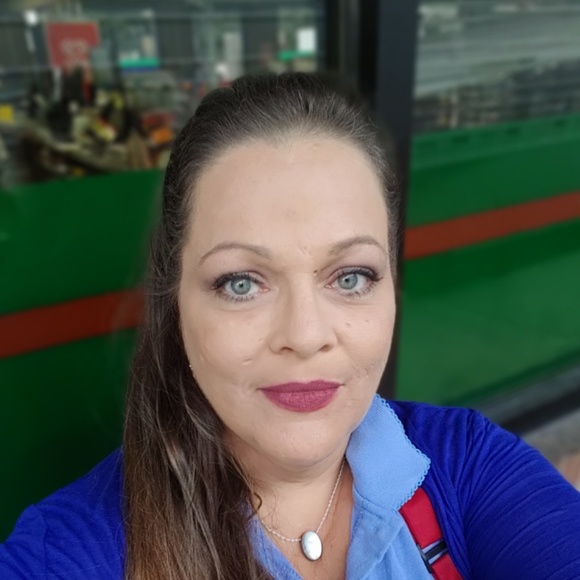 Profile Picture of Veronica Christopherson (@msv4570) on Poshmark